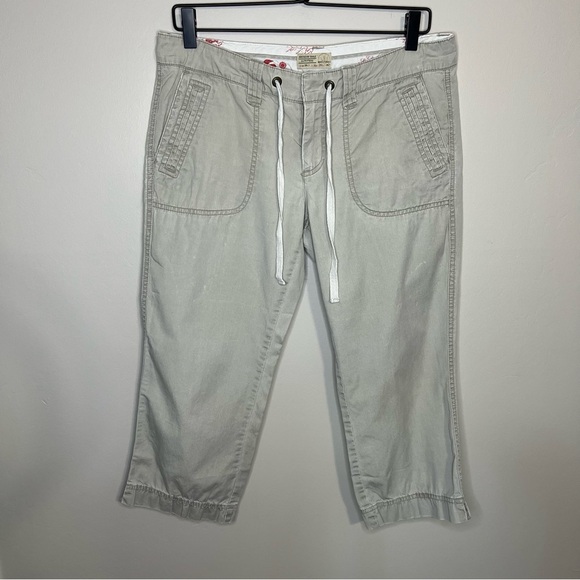 American Eagle Outfitters Y2K Khaki Cropped Capri Low Rise Pants size 6 - Picture 1 of 13